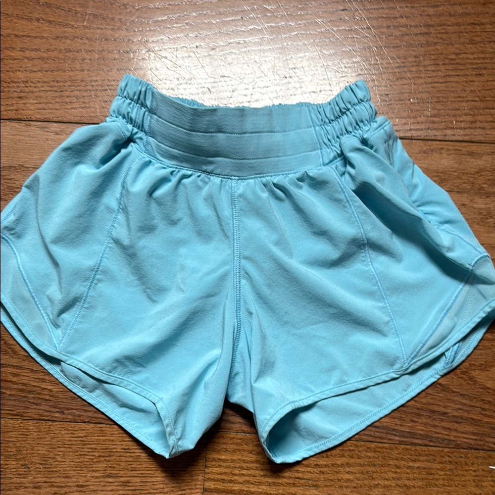 Lululemon Hotty Hots Size 0, 4" BLUE CHILL